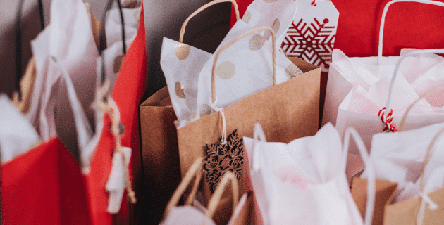 5 Easy Ways to Keep Your Holiday Spending on Budget