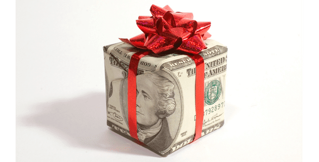 How to Save Money While Gift Giving This Season